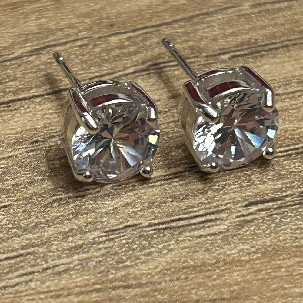 💜Half Off💜Crystal Stud Earrings 2 carats. EUC No backs.